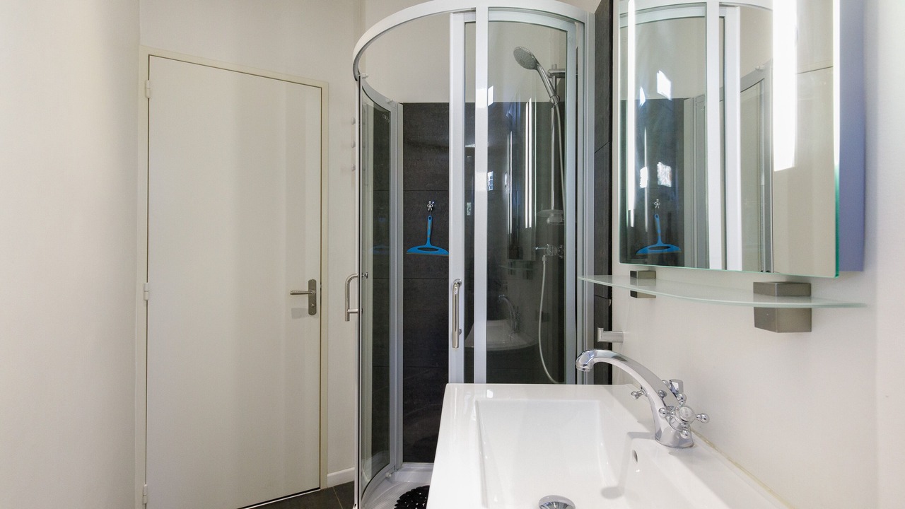 Photo of Bathroom in Prado - Republique