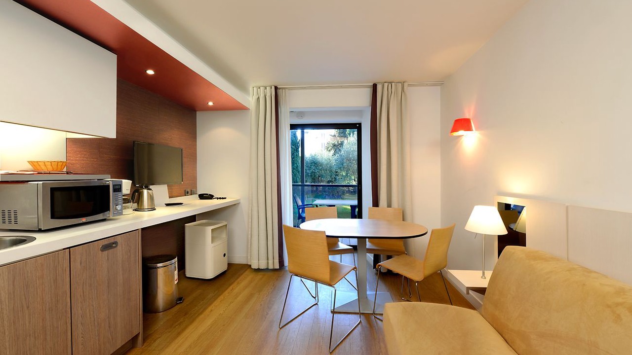 Photo of Bedroom in Cannes City Centre