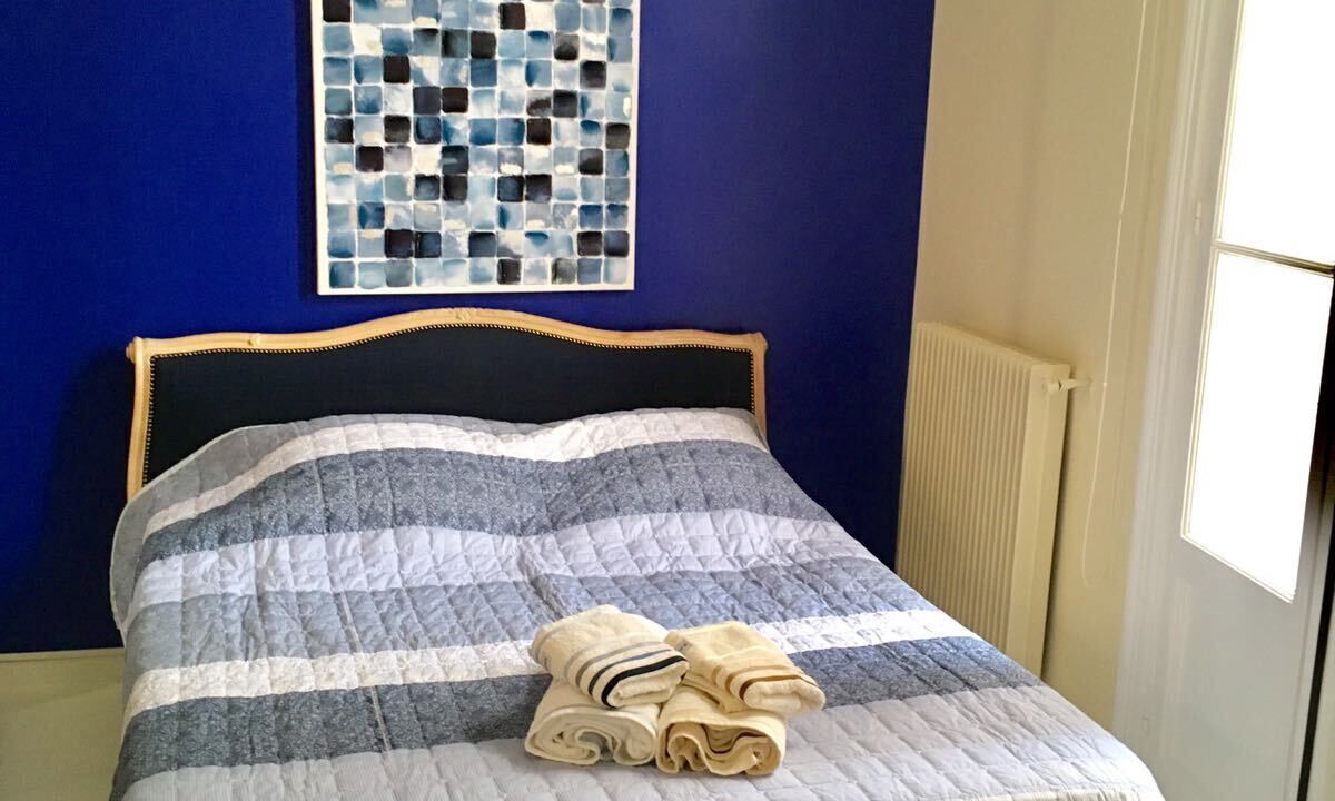 Photo of Bedroom in Cannes City Centre