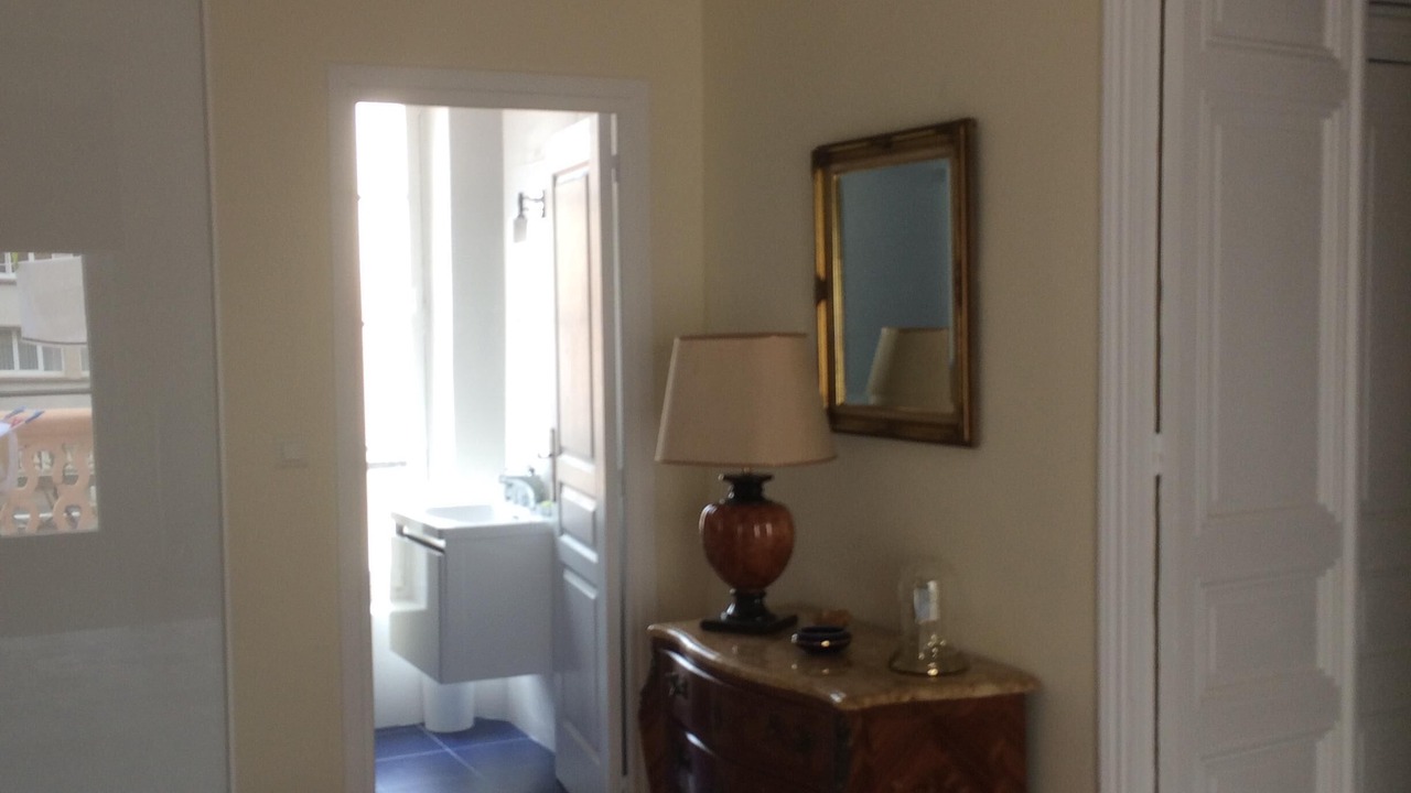 Photo of Bedroom in Cannes City Centre