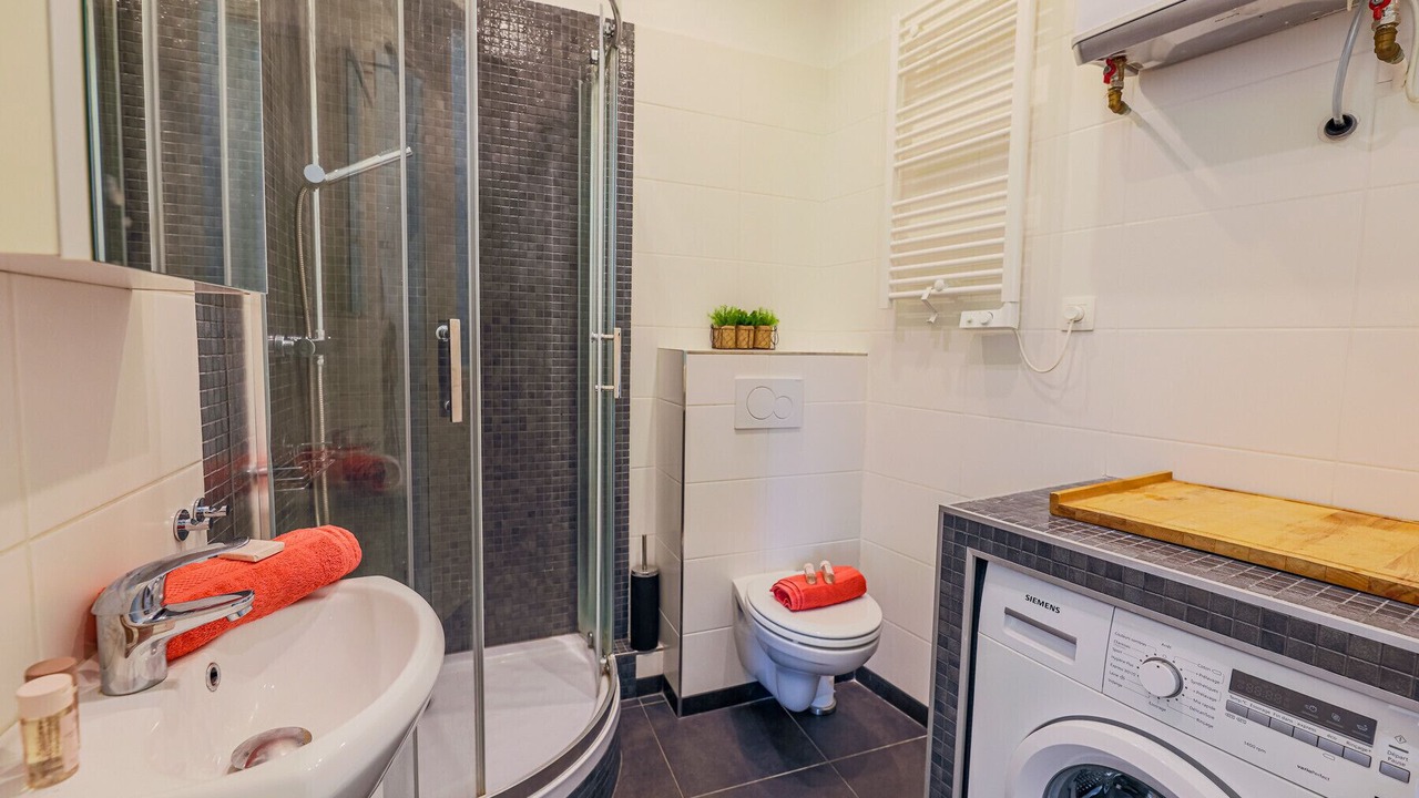 Photo of Bathroom in Musicians Quarter