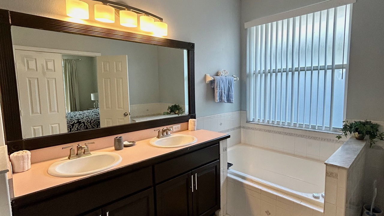 Photo of Bathroom in Sunset Lakes