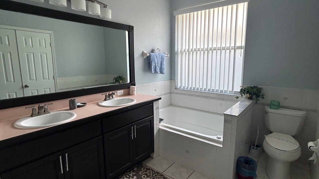 Photo of Bathroom in Sunset Lakes