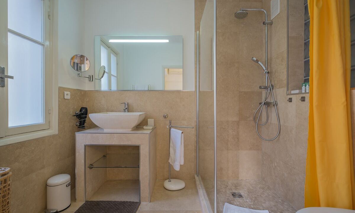 Photo of Bathroom in Les Baumettes