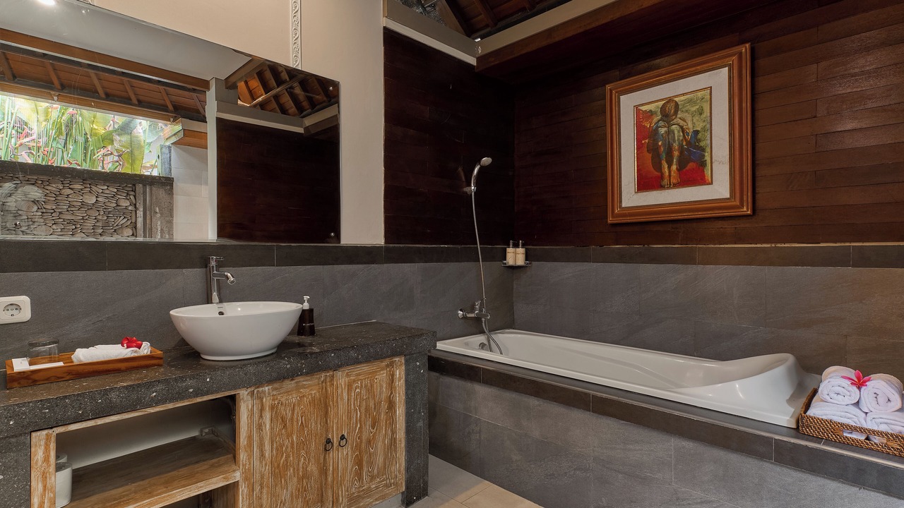 Photo of Bathroom in Kedewatan