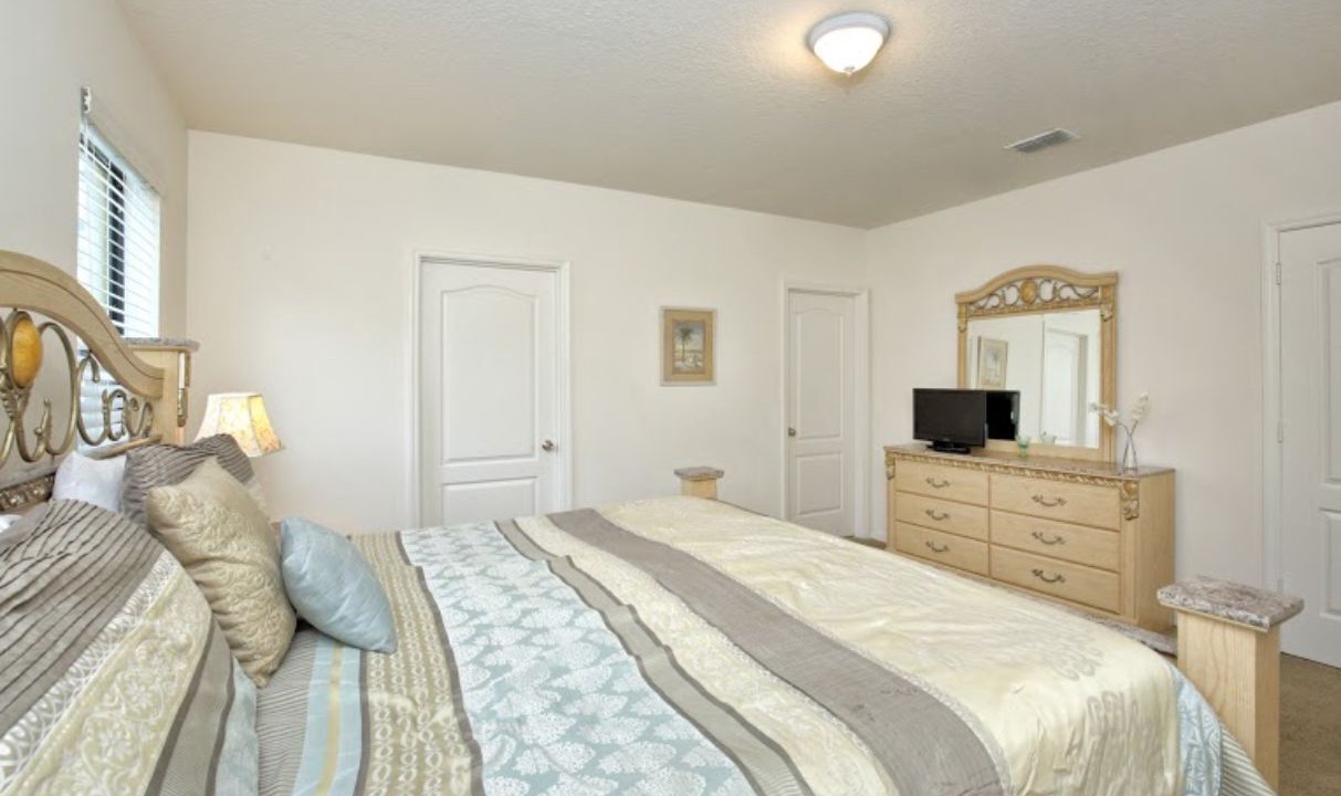 Photo of Bedroom in Cypress Pointe