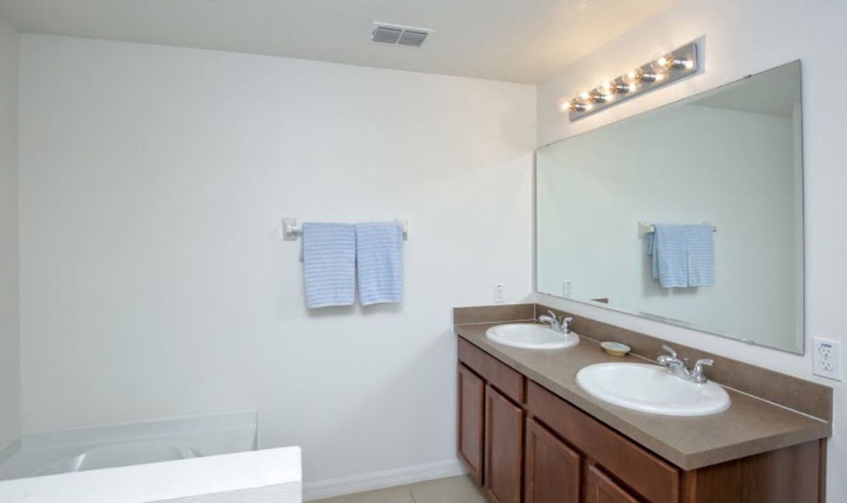 Photo of Bathroom in Cypress Pointe