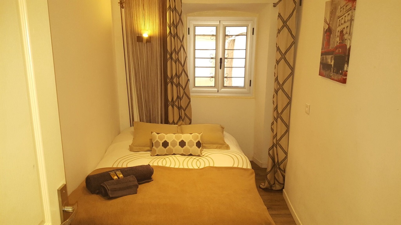 Photo of Bedroom in Cannes City Centre