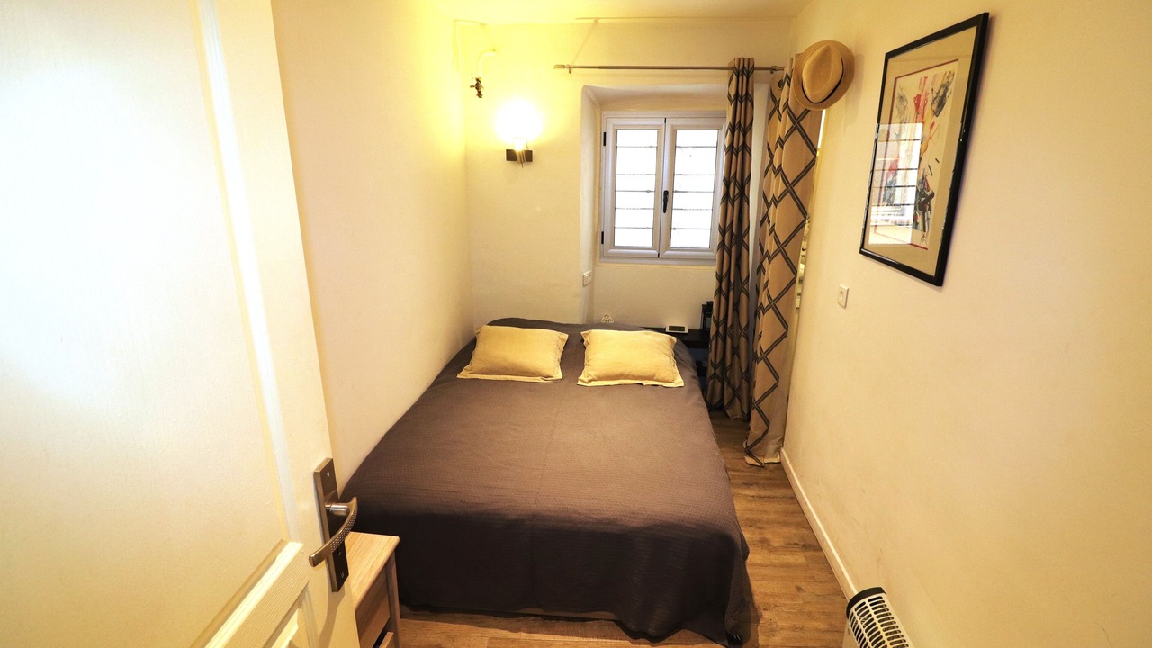 Photo of Bedroom in Cannes City Centre