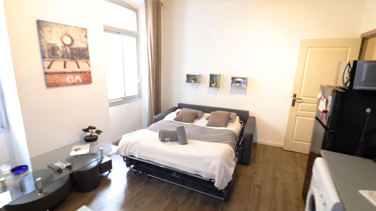 Photo of Bedroom in Cannes City Centre