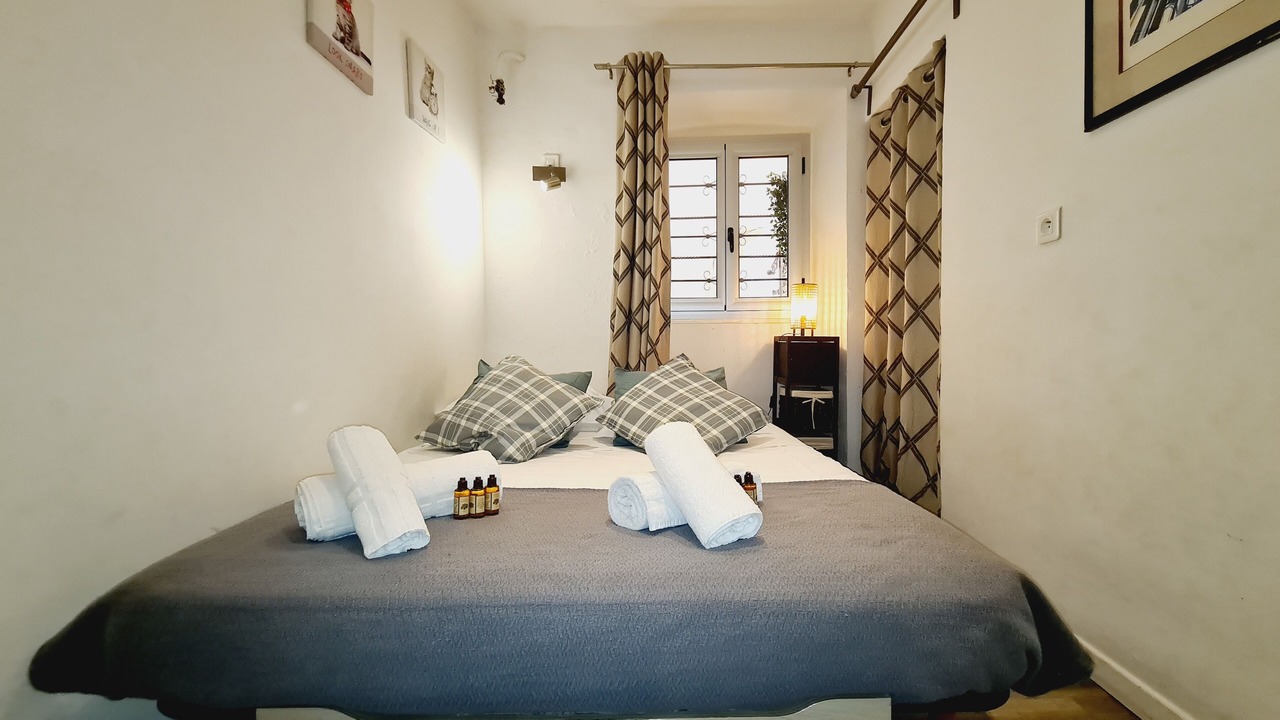 Photo of Bedroom in Cannes City Centre