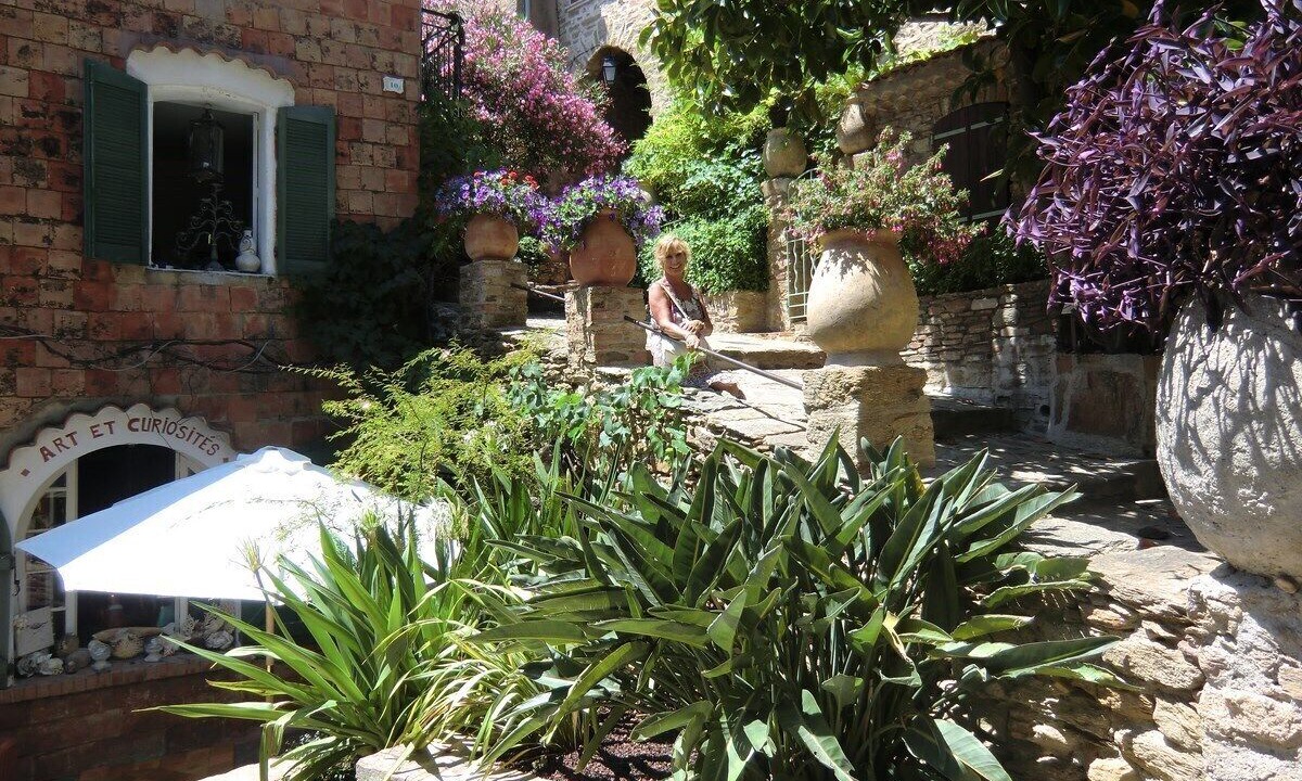 Photo of Outdoor in California - Pezou