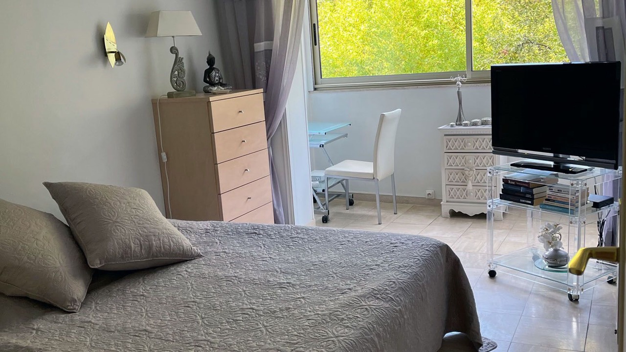Photo of Bedroom in California - Pezou