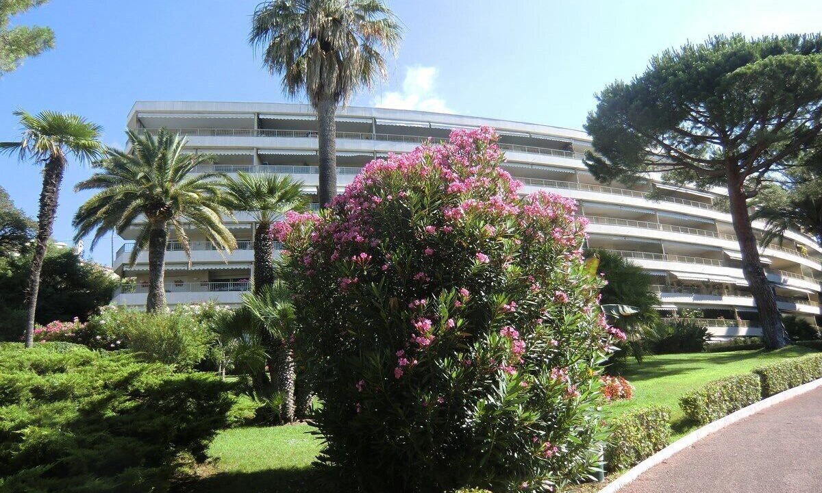 Photo of Outdoor in California - Pezou