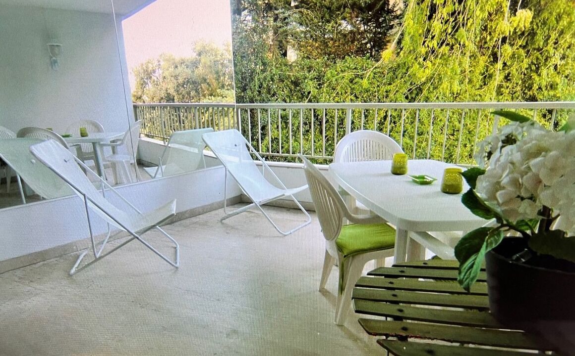Photo of Outdoor in California - Pezou