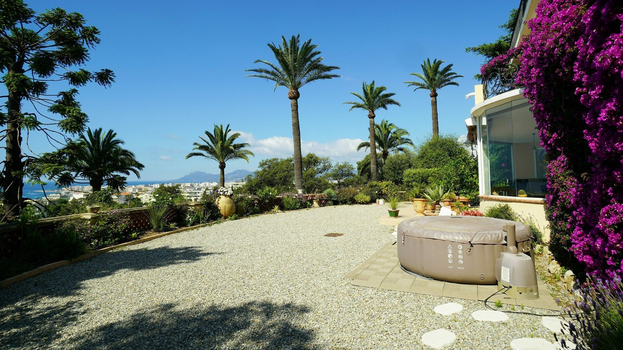 Photo of Outdoor in California - Pezou