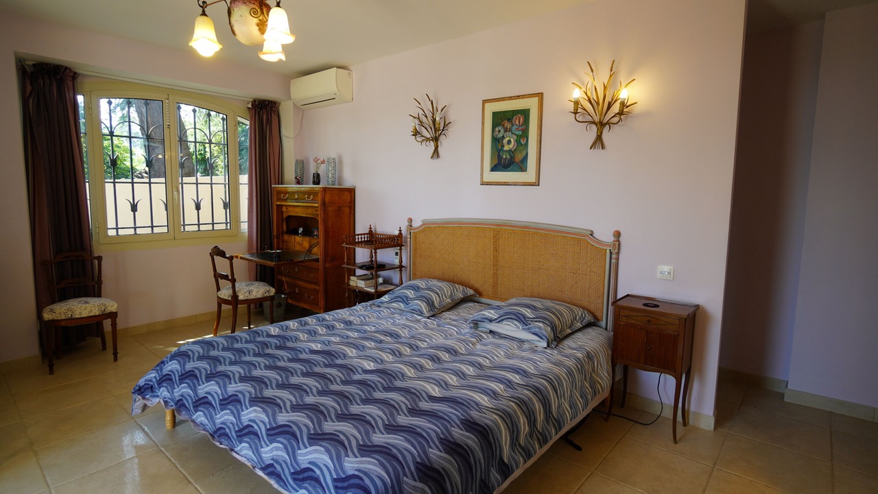 Photo of Bedroom in California - Pezou