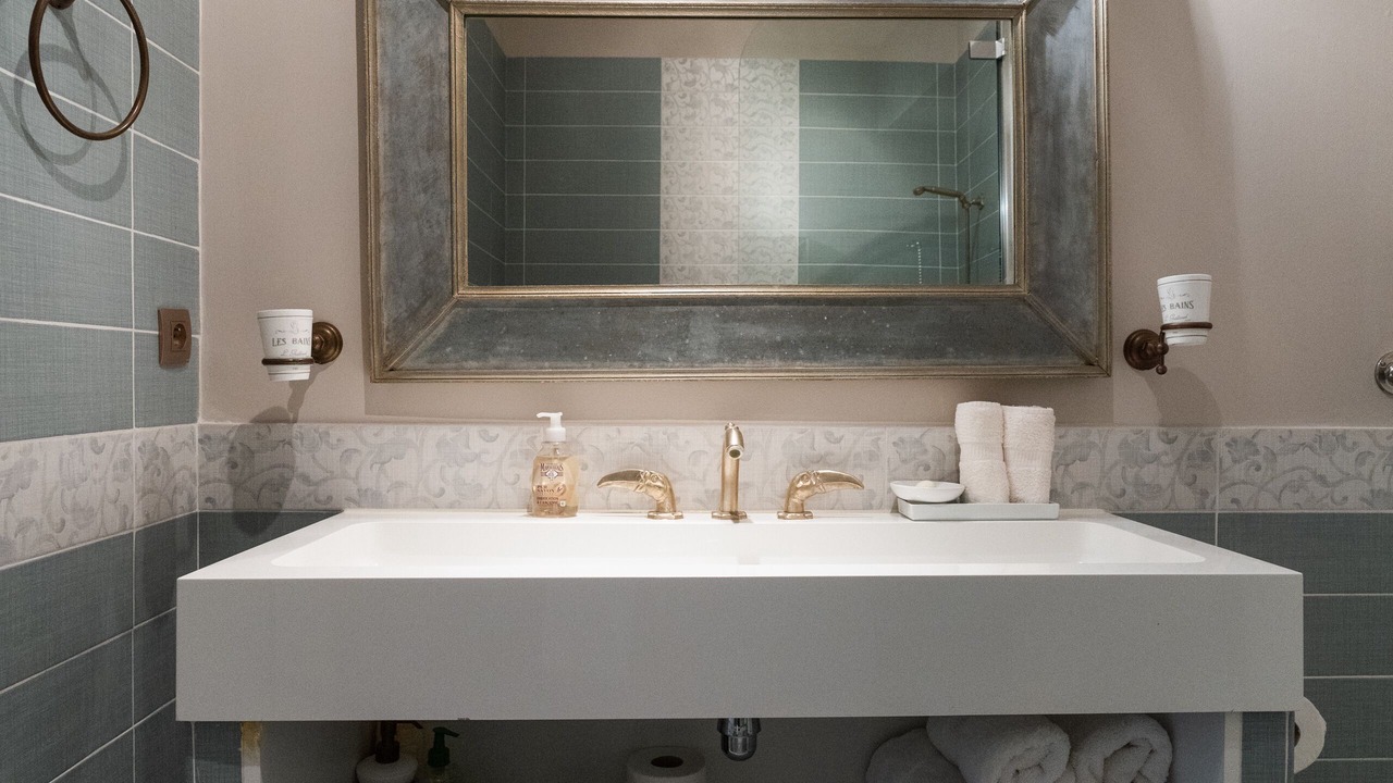 Photo of Bathroom in California - Pezou