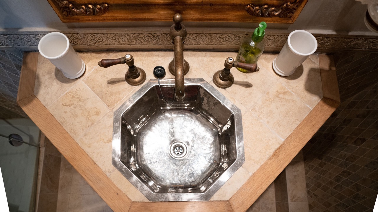 Photo of Bathroom in California - Pezou