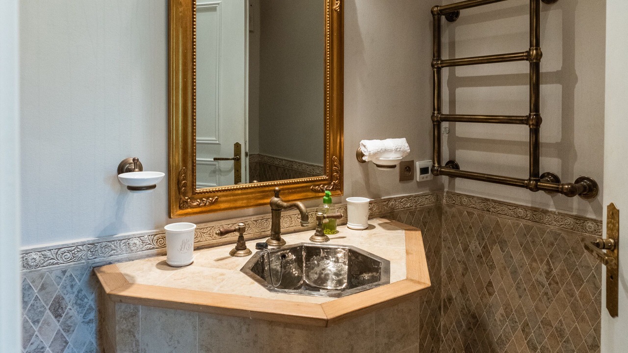 Photo of Bathroom in California - Pezou