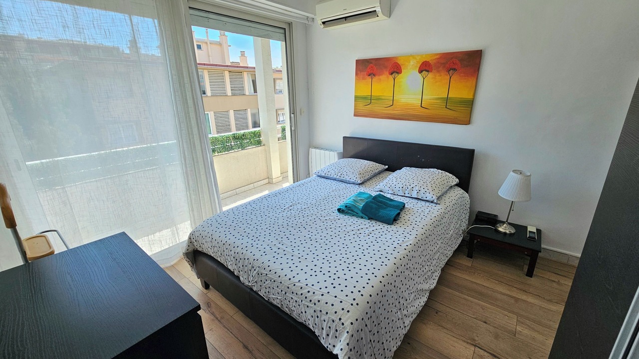 Photo of Bedroom in California - Pezou