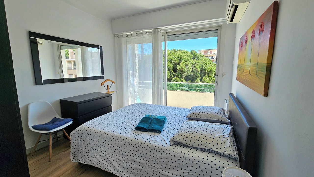Photo of Bedroom in California - Pezou