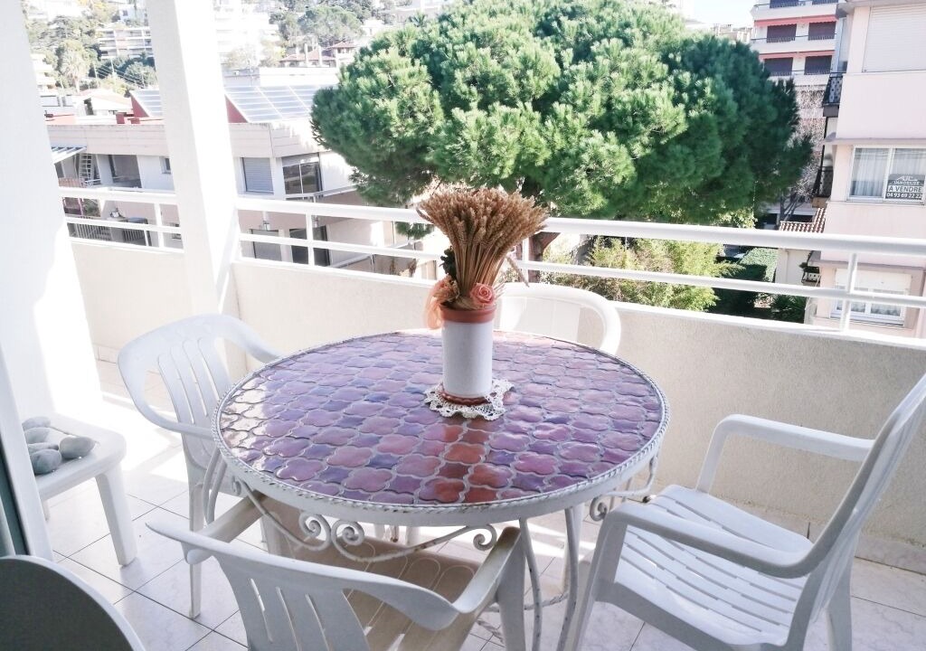 Photo of Outdoor in California - Pezou