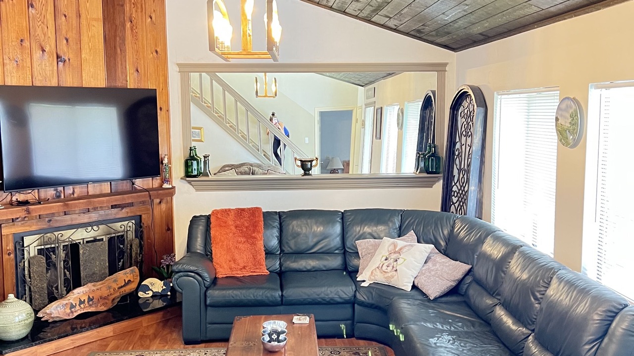 Photo of Livingroom in Longwood