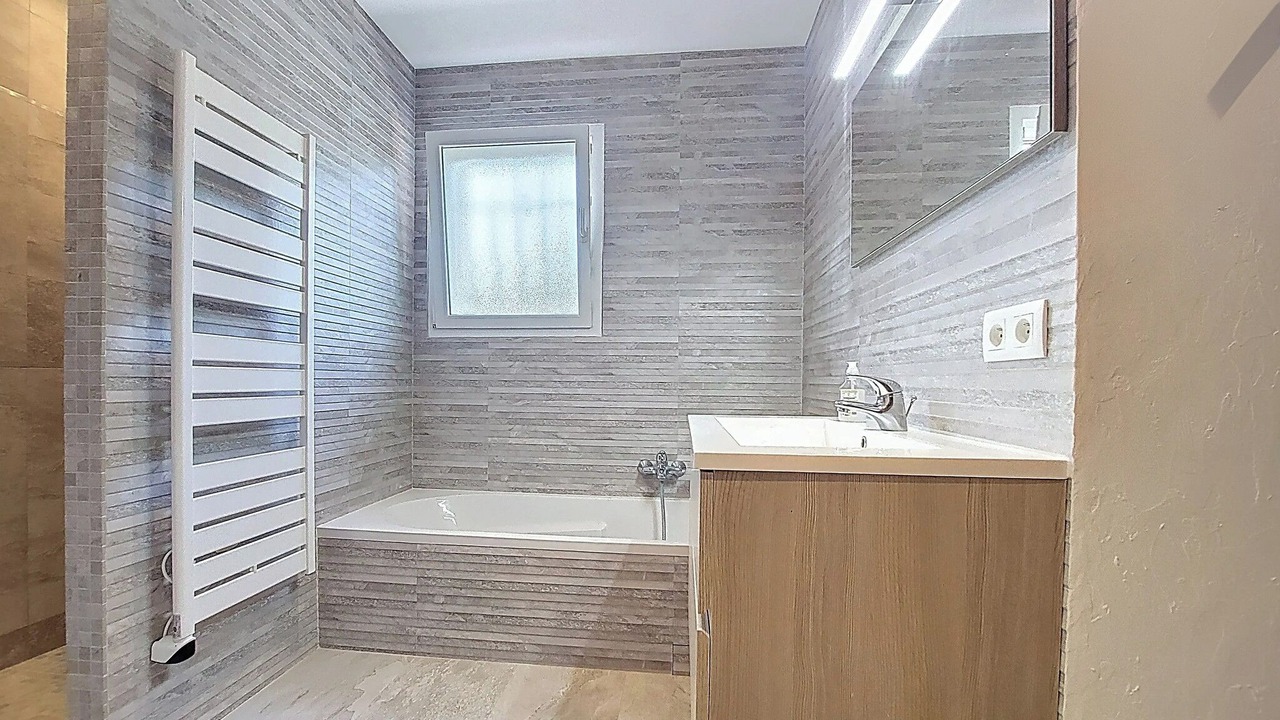 Photo of Bathroom in Bagnols-en-Foret
