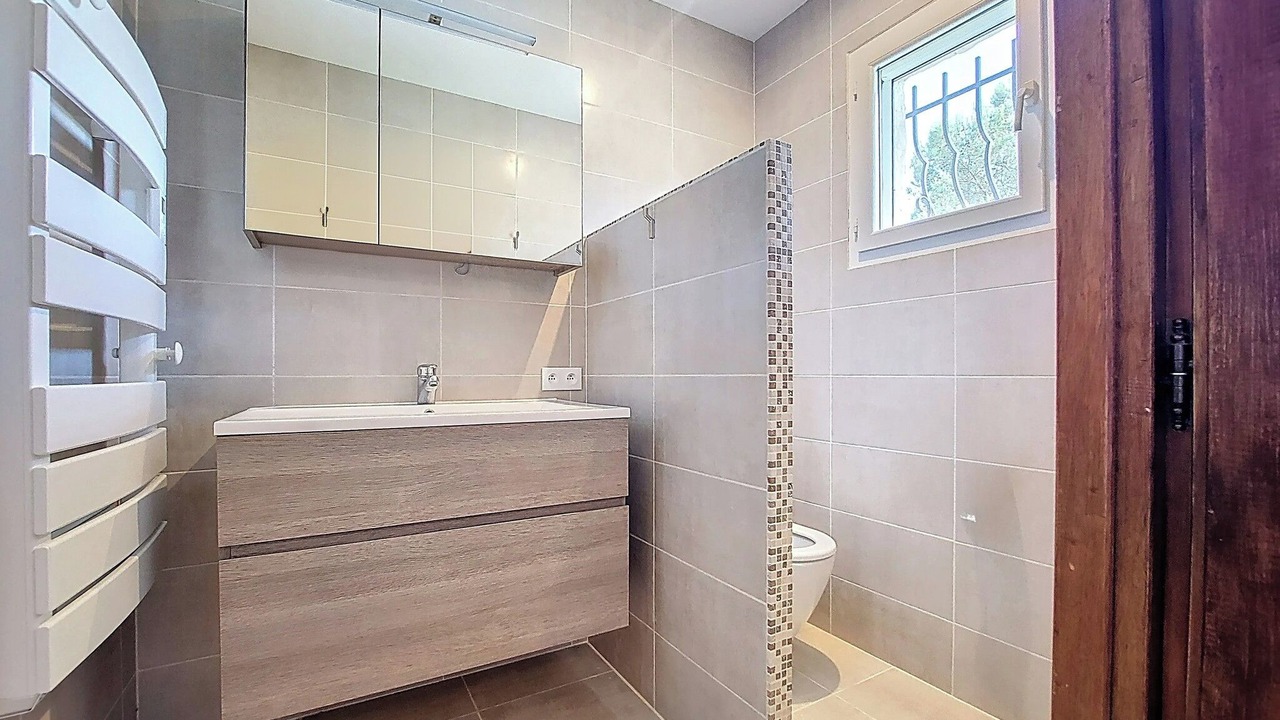 Photo of Bathroom in Bagnols-en-Foret