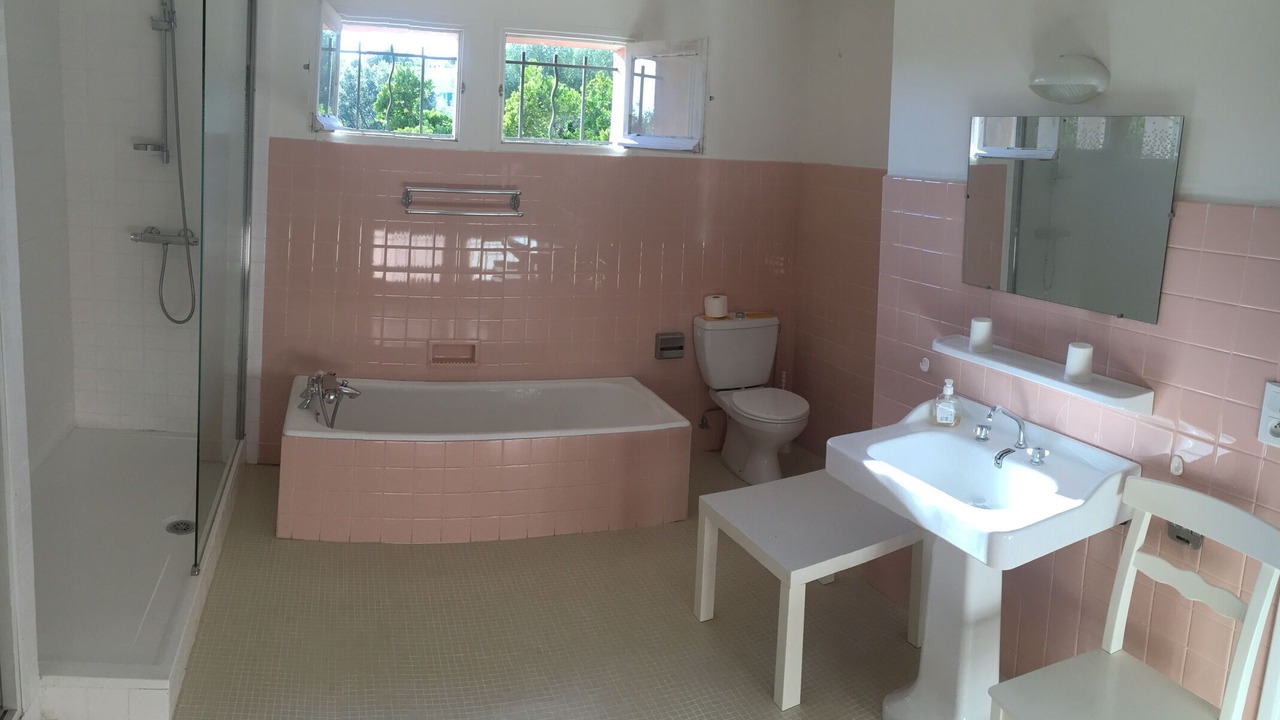 Photo of Bathroom in Guerrevieille