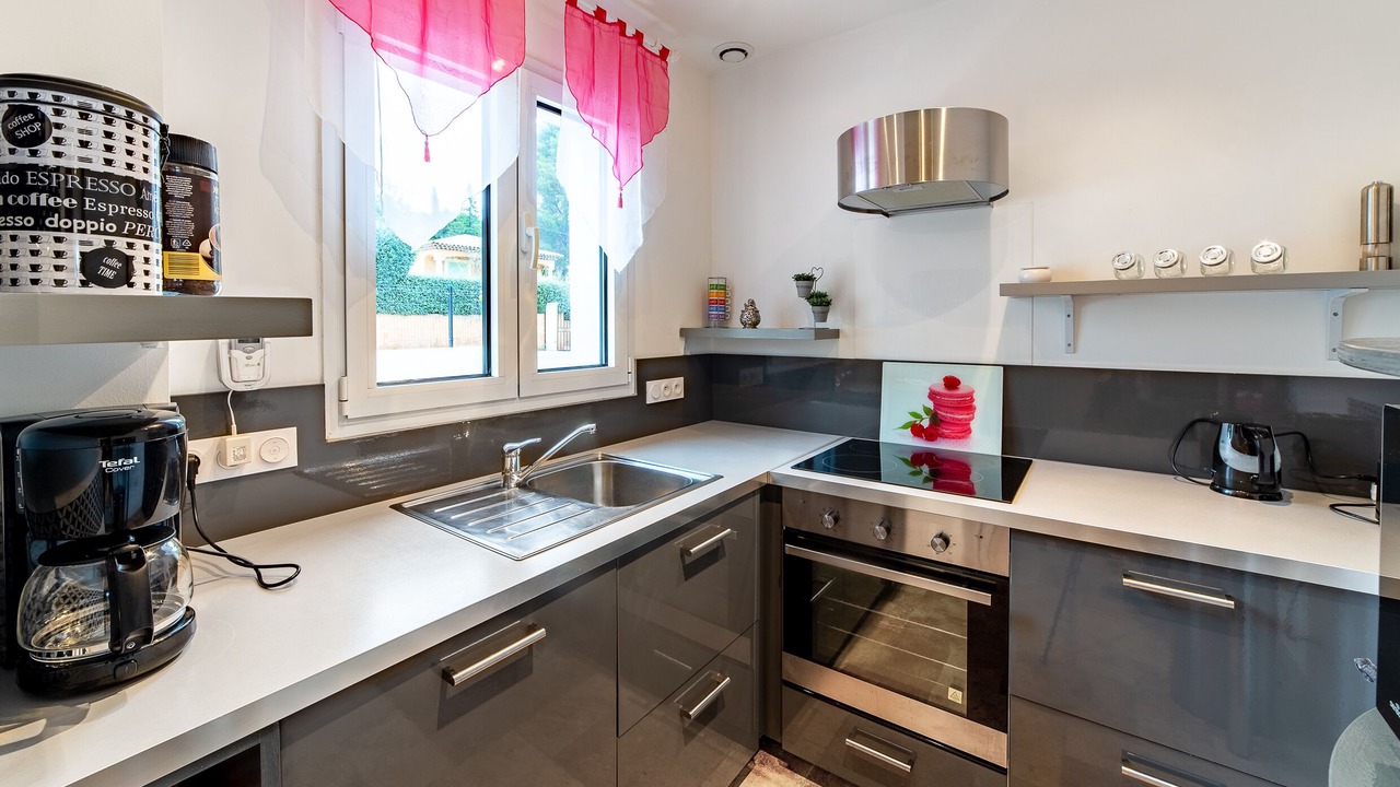 Photo of Kitchen in Plage de la Garonnette