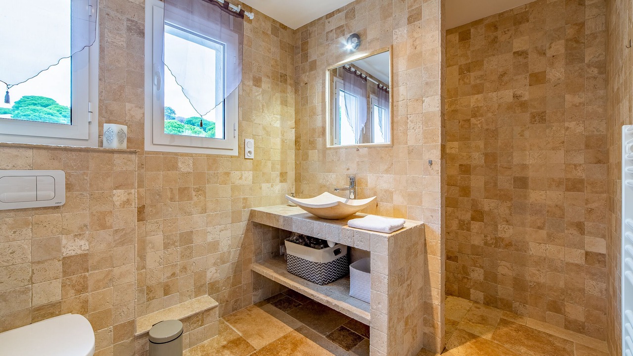 Photo of Bathroom in Plage de la Garonnette