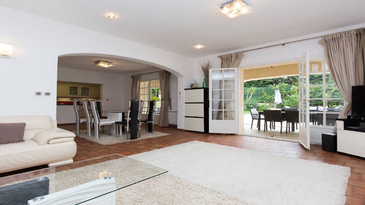 Photo of Livingroom in California - Pezou