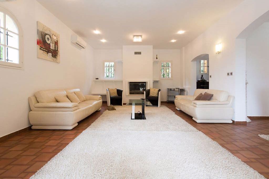 Photo of Livingroom in California - Pezou