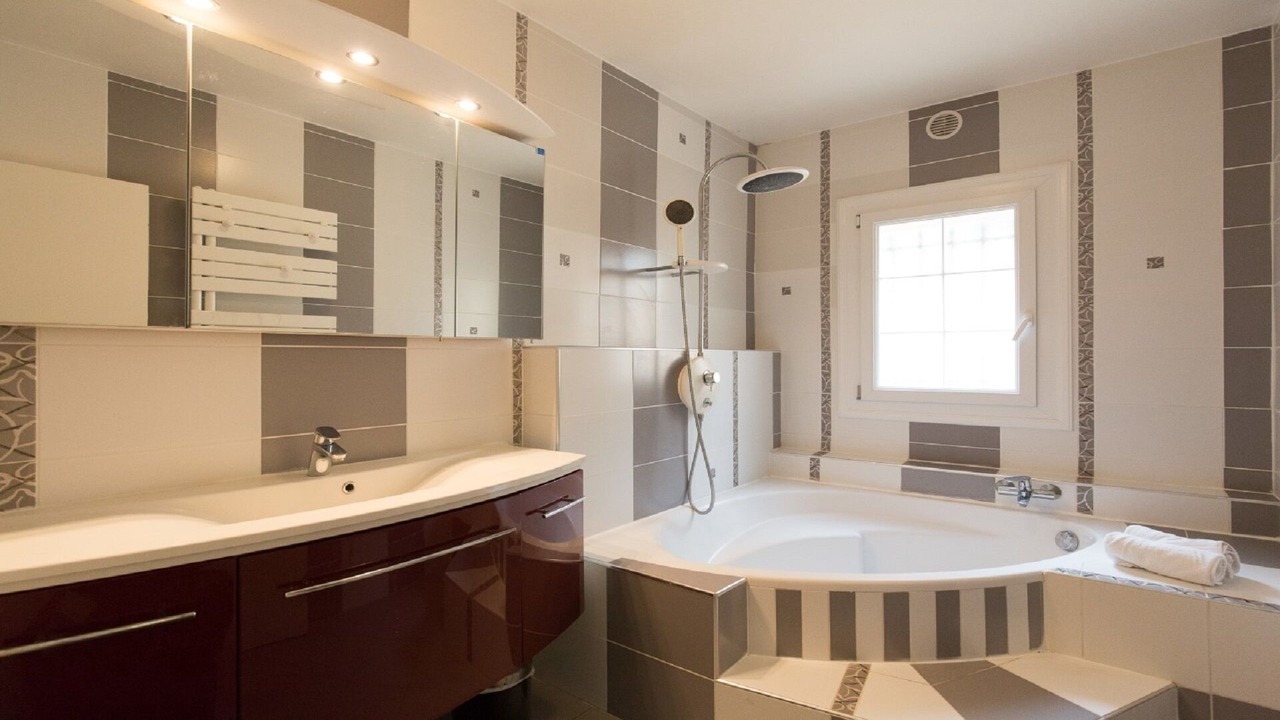 Photo of Bathroom in California - Pezou