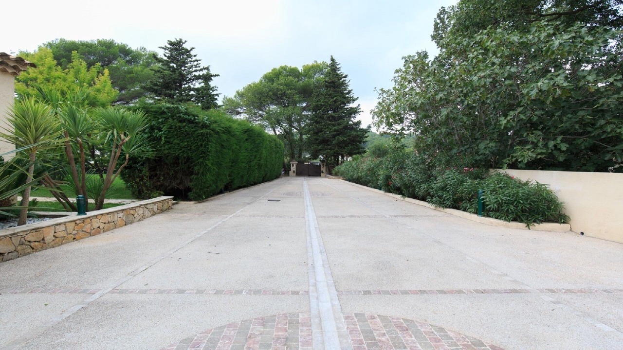 Photo of Outdoor in California - Pezou