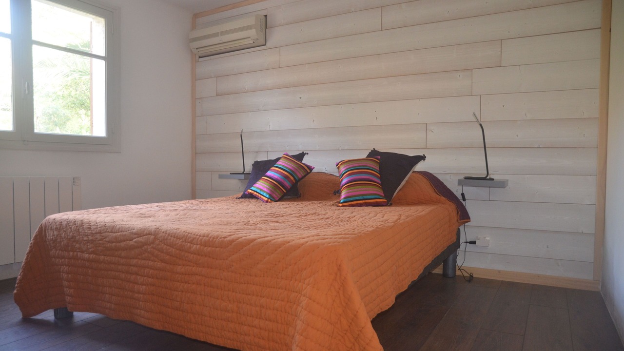 Photo of Bedroom in Saint-Aygulf