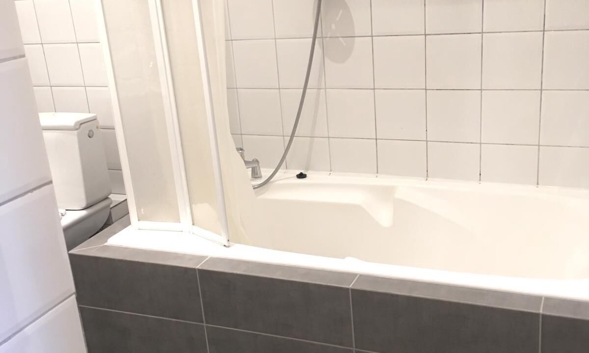 Photo of Bathroom in Musicians Quarter