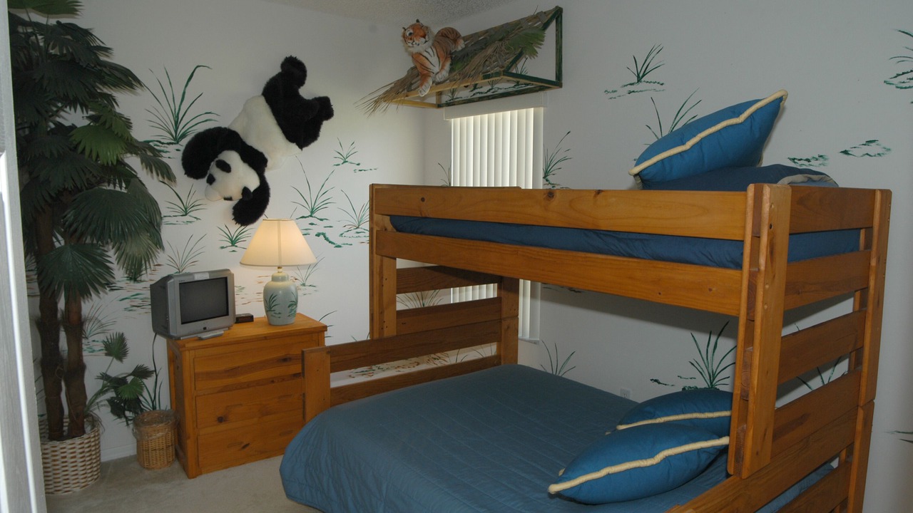 Photo of Bedroom in Crescent Lakes