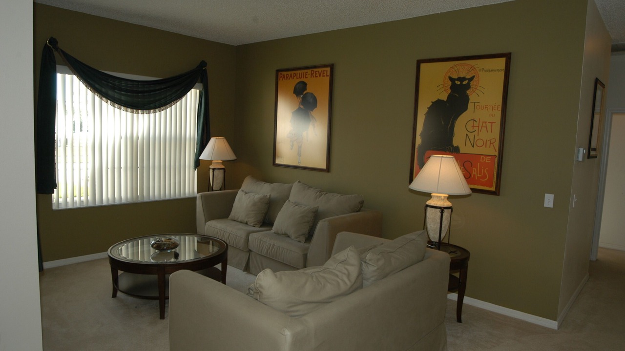 Photo of Livingroom in Crescent Lakes