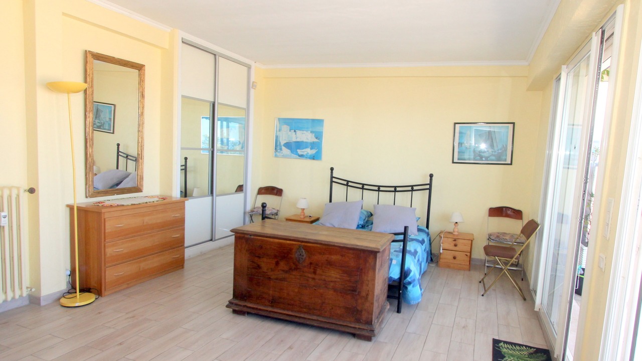 Photo of Bedroom in Les Baumettes
