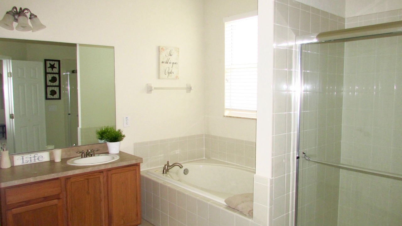 Photo of Bathroom in Trafalgar Village