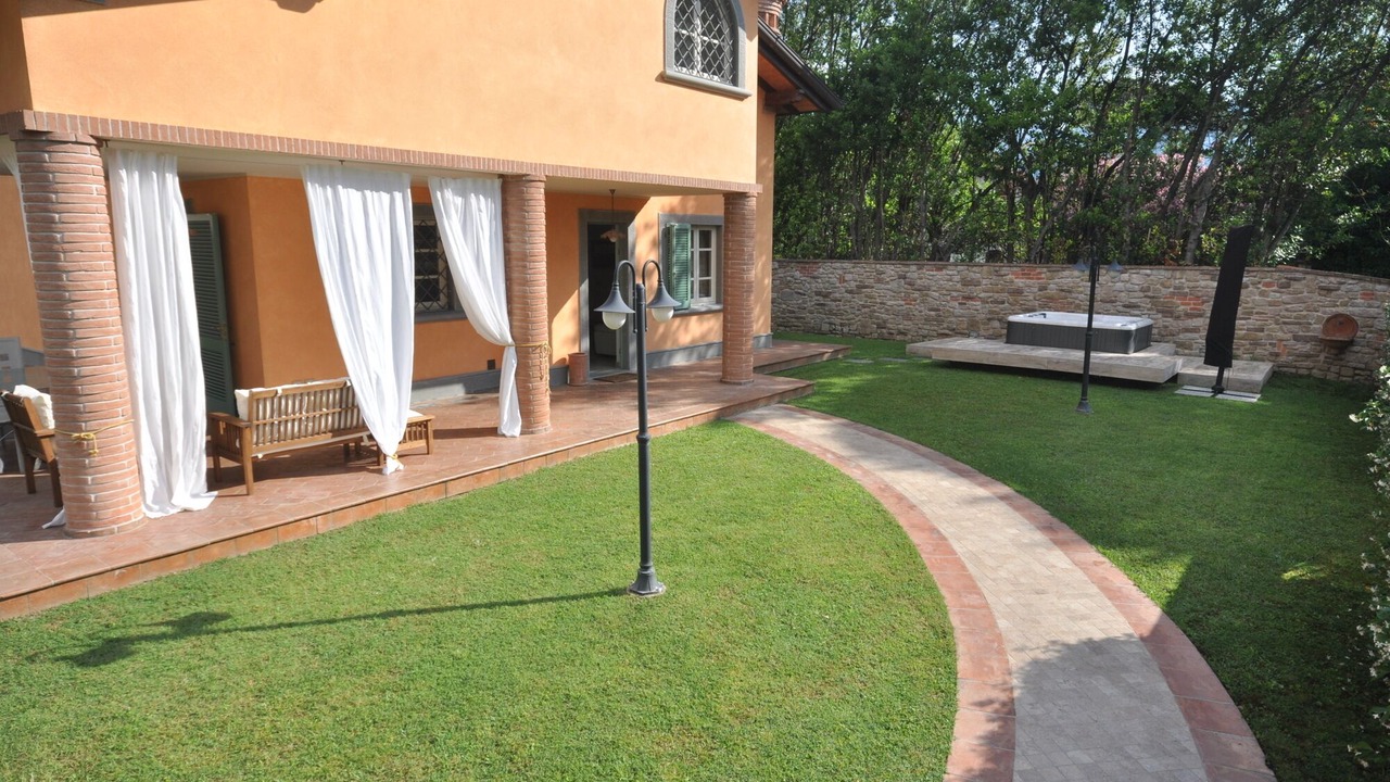 Photo of Patio Balcony in Seravezza