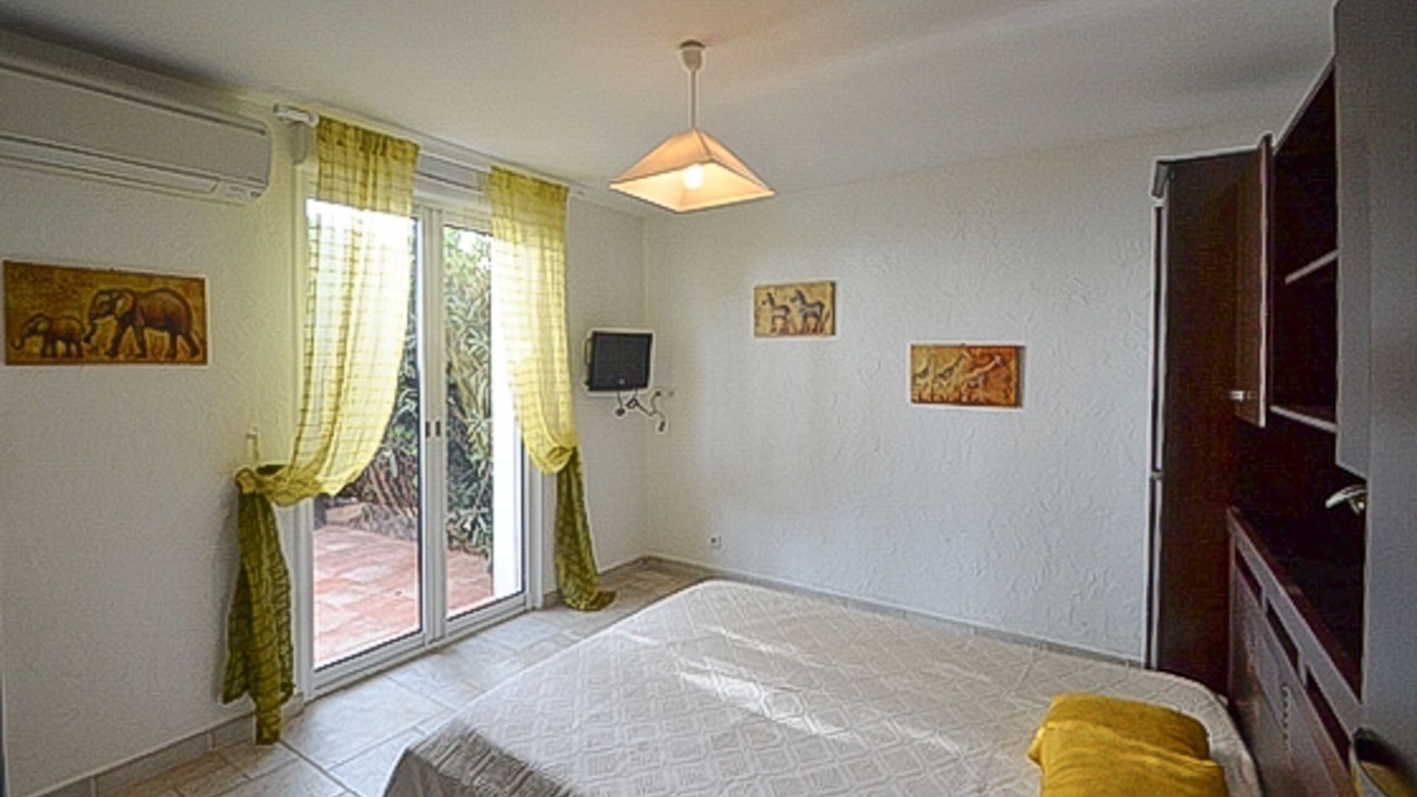 Photo of Bedroom in Saint-Aygulf
