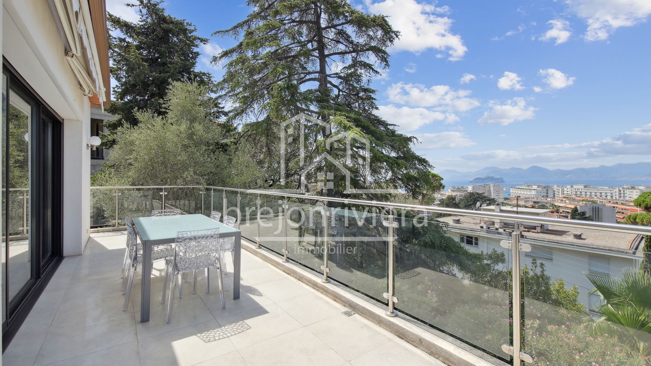 Photo of Outdoor in California - Pezou