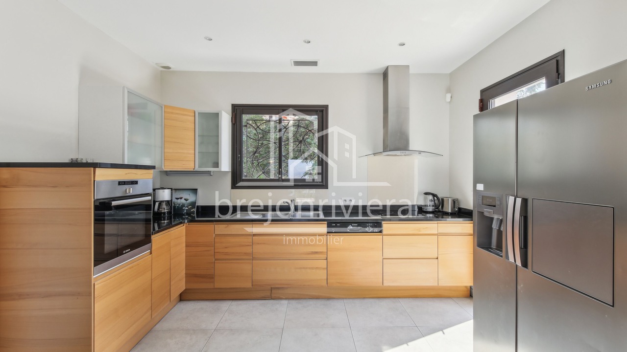 Photo of Kitchen in California - Pezou