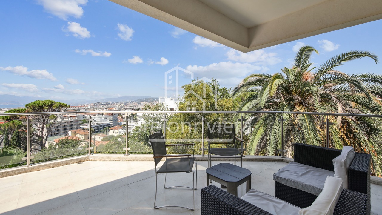 Photo of Outdoor in California - Pezou