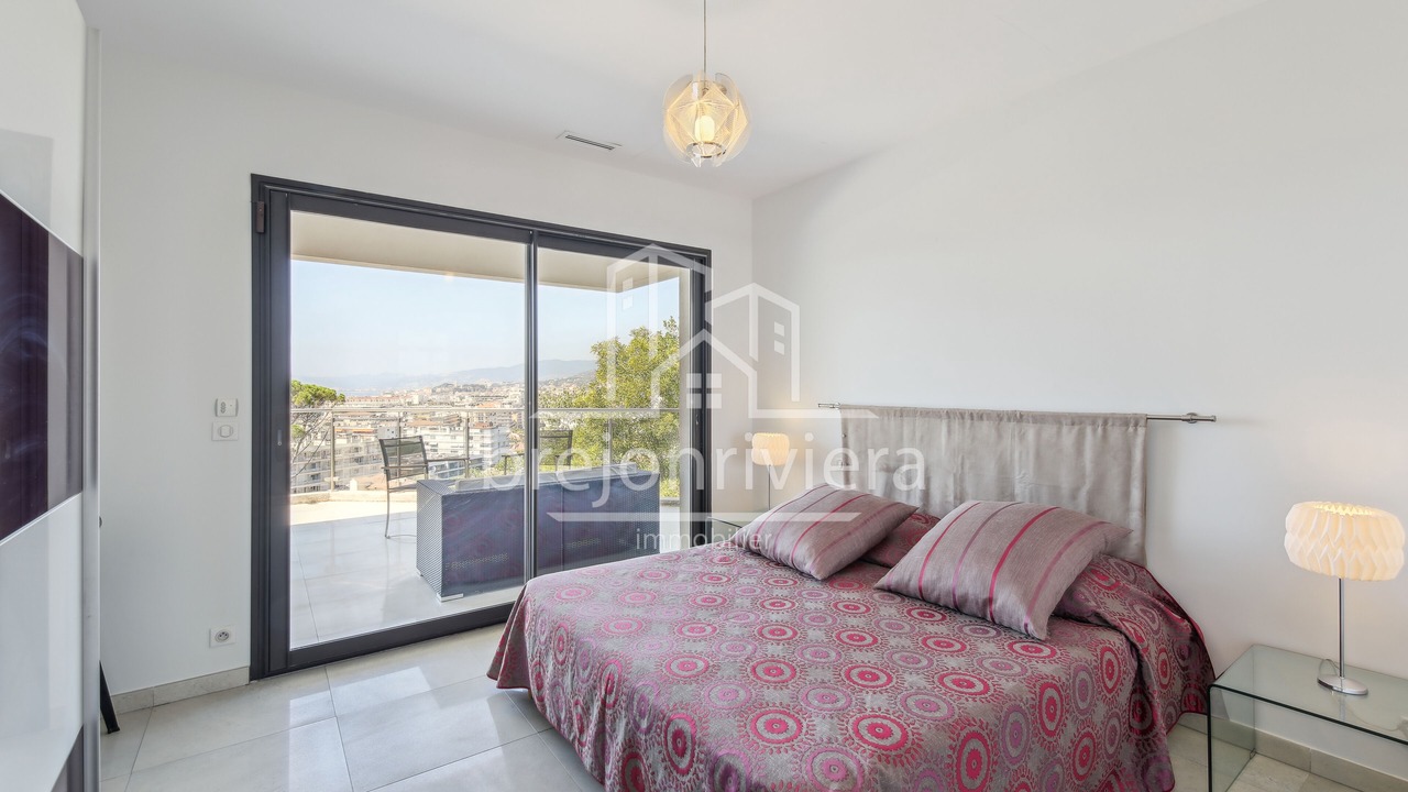 Photo of Bedroom in California - Pezou