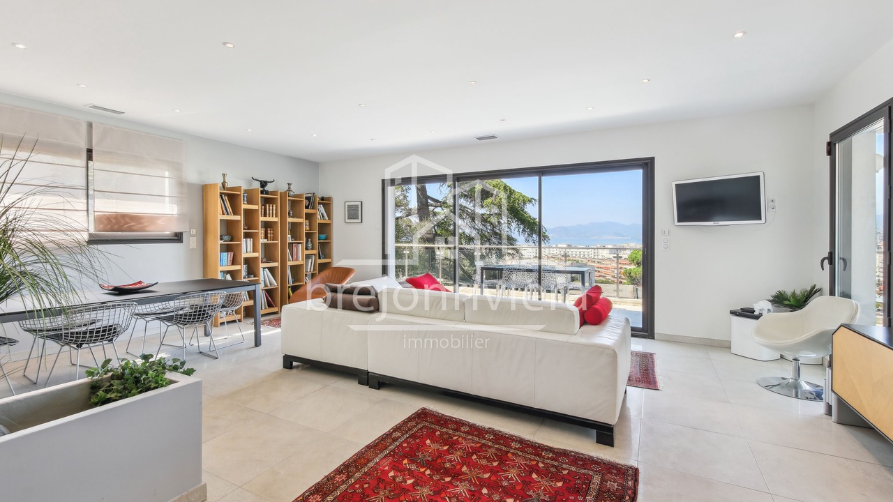 Photo of Livingroom in California - Pezou